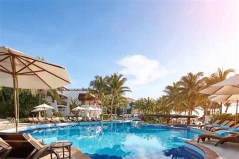 Desire Riviera Maya Resort has been welcoming Booking. . What is the difference between desire riviera maya and pearl